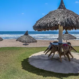 departamento-con-acceso-a-la-playa-y-alberca-comn.mazatlan-hotels.com/